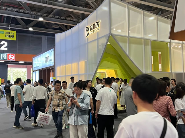展商风采｜森林鸽发布2026-2027全球定制家居流行趋势报告，“雅宋·晓山青”主题馆大放异彩！